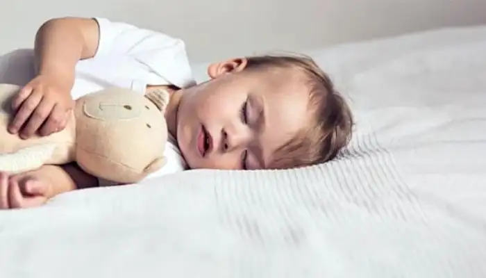 Bé 1 tuổi khó ngủ ban đêm: Mẹo hay giúp con vào giấc.