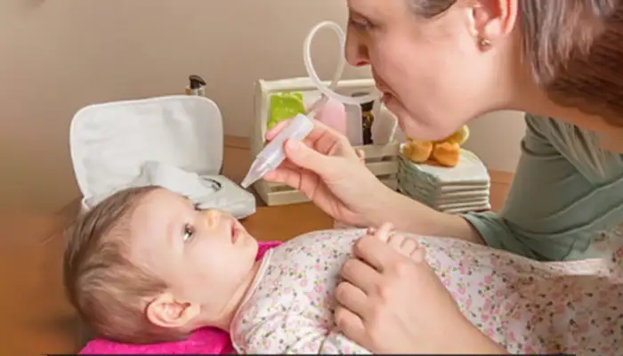 Hướng dẫn vệ sinh mũi cho trẻ sơ sinh hàng ngày đúng cách.
